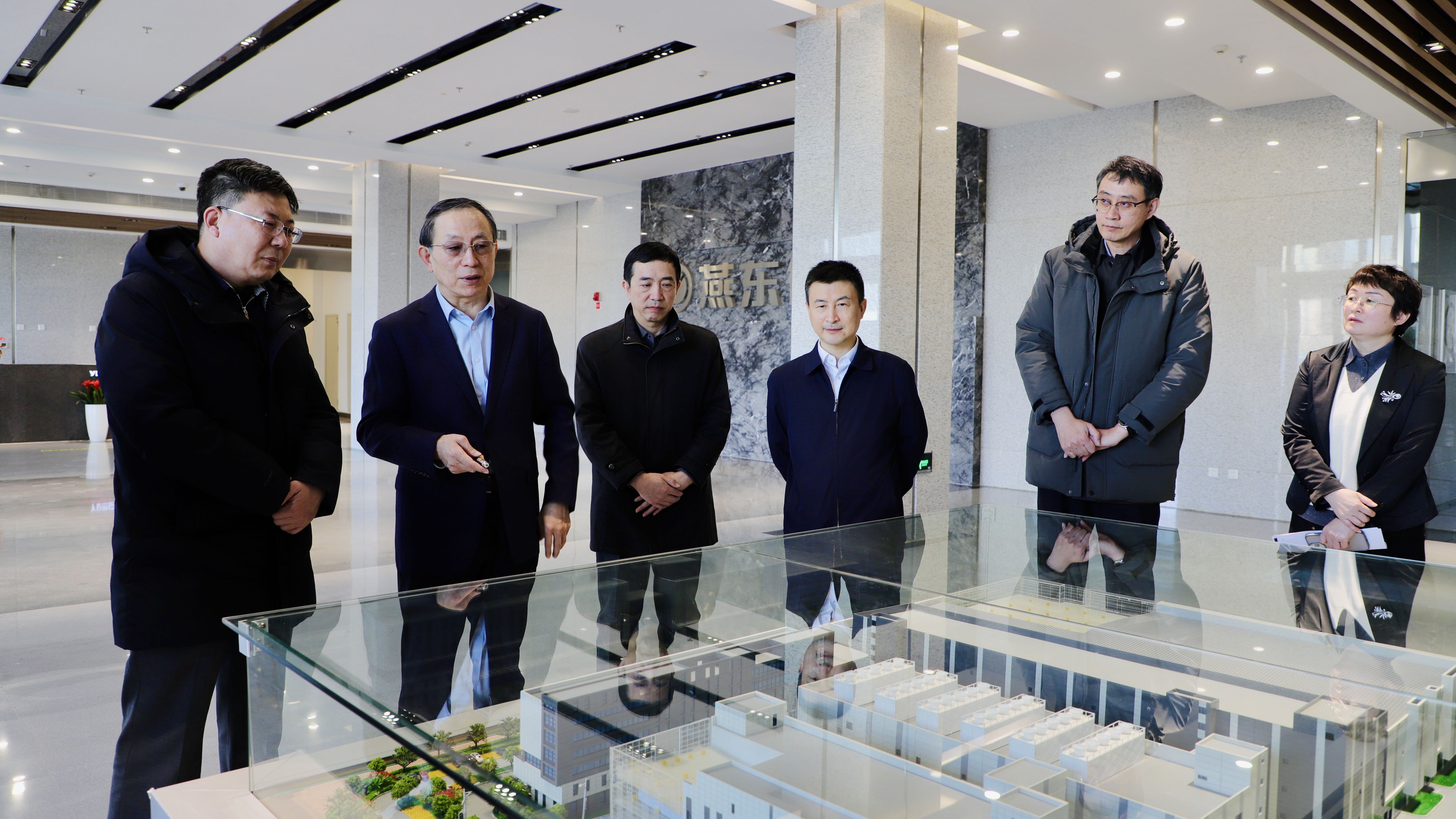 共建产教育人新模式，持续塑造发展新动能 ——北京市教委领导到今年会·jnh微调研指导校企合作工作